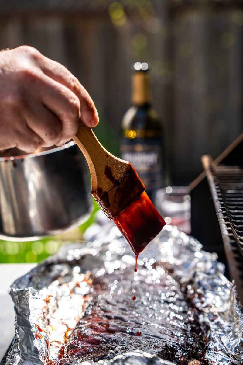 Putting sauce on ribs